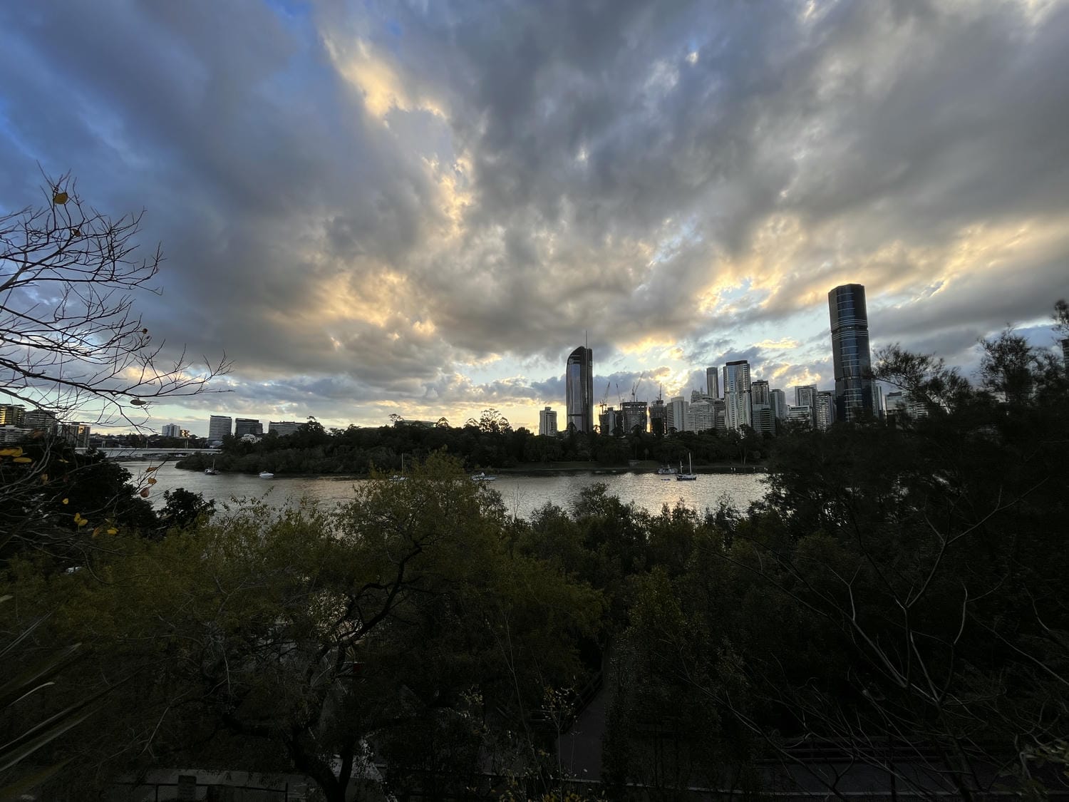 【澳洲布里斯本袋鼠角】Kangaroo point cliffs最愜意的草坪、看夜景最佳推薦 - 第12張圖