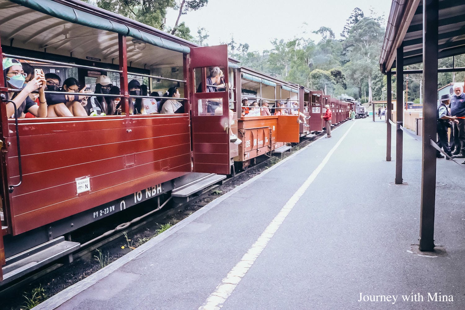 【普芬比利蒸汽小火車】2025年7-12月訂票/交通/一日遊攻略!Puffing Billy Railway腳竟可伸出車窗? - 第5張圖 普芬比利蒸汽火車