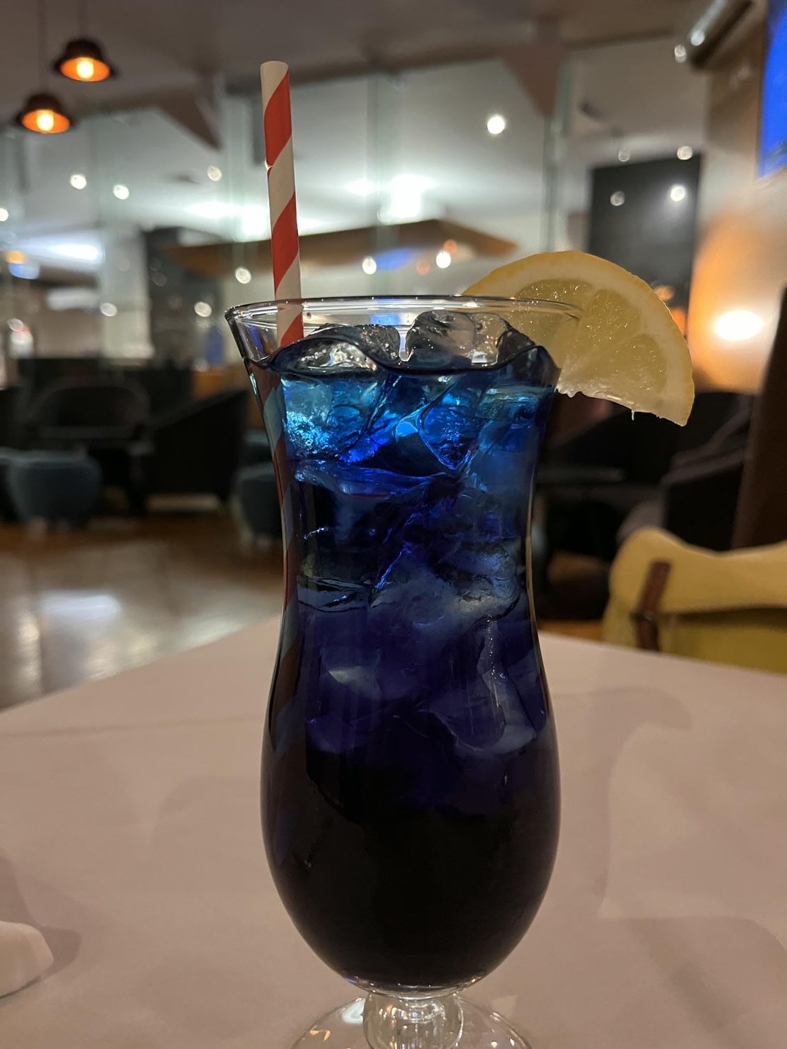 【墨爾本美食】市中心5間氣氛絕佳的餐酒館推薦 - 第3張圖 墨爾本美食1 - Encore Restaurant & Bar 西餐酒館_蝶豆花雞尾酒_Butterfly Pea Cocktail
