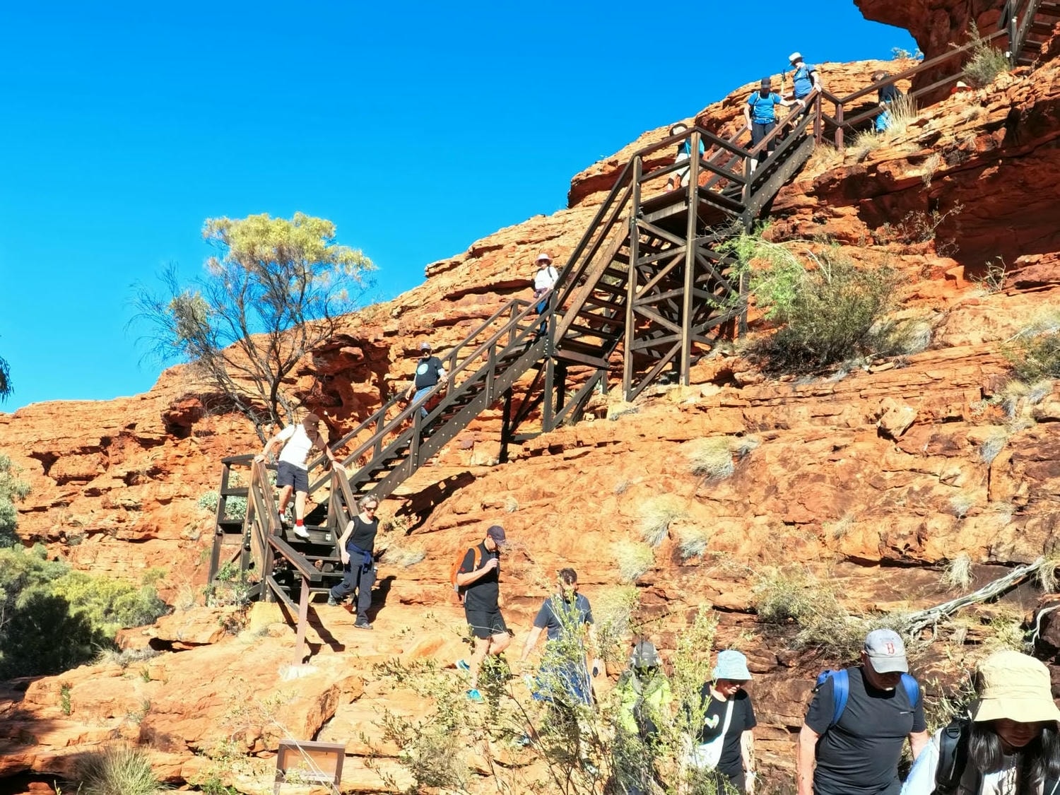 【烏魯魯國王峽谷】 Kings Canyon 一日遊健行路線怎麼走?登山路線/必拍景點/必雷Tips - 第8張圖