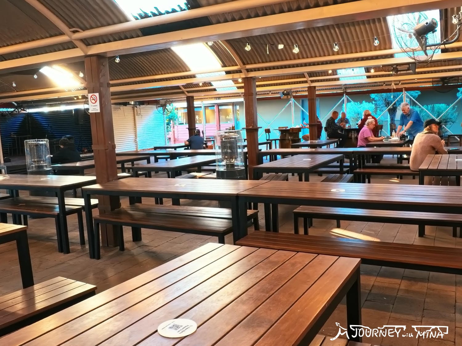 烏魯魯美食推薦!Outback hotel裡面的BBQ沙拉吧和早餐吃到飽餐廳 - 第2張圖 烏魯魯美食推薦 Outback BBQ & Bar
